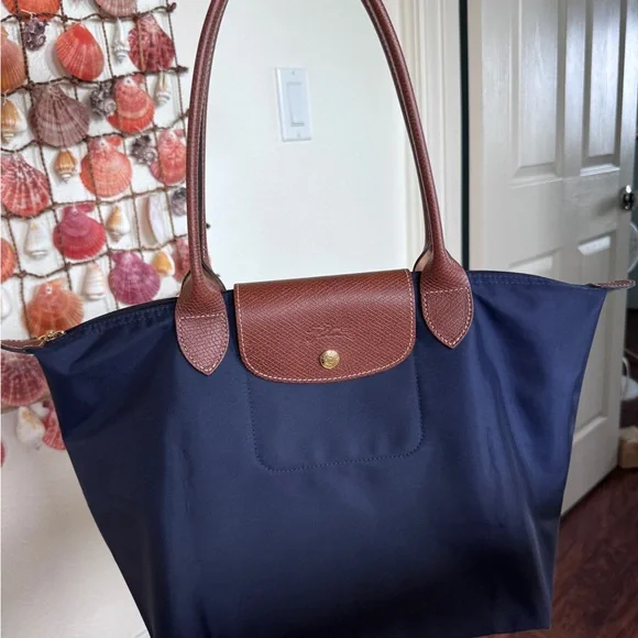 Medium Le Pliage Nylon Shoulder Tote in Navy Blue - Picture 12 of 16